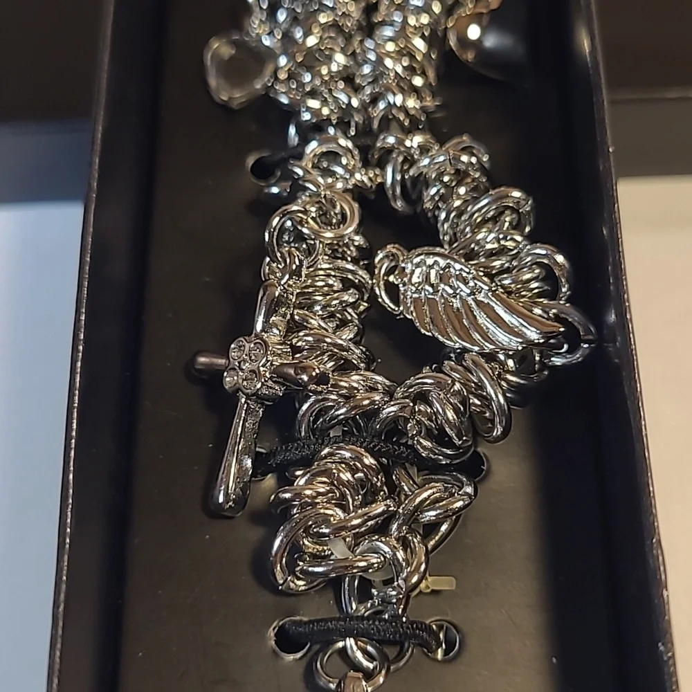 New In Box Avon Silver Charm Cross Watch Bracelet - Picture 6 of 7